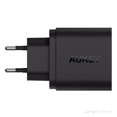 Сетевое зарядное устройство Aukey PA-U28 Turbo