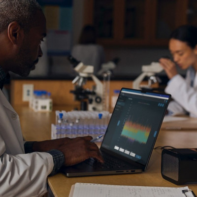 MacBook Pro 16" (M5 Max 18-Core CPU, 40-Core GPU, 2026) 128ГБ 8ТБ SSD Серебристый (Silver)