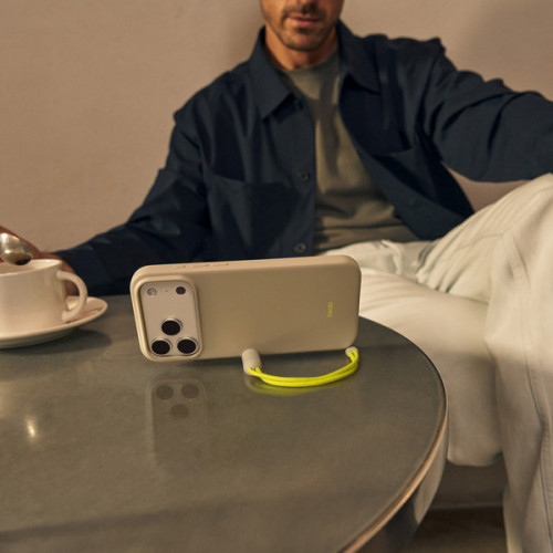 Чехол Beats Kickstand Case для iPhone 17 Pro Max с MagSafe и Camera Control (MGTQ4PA/A) Lime Stone