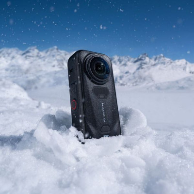 Экшн-камера Insta360 X6 Essentials Bundle (Midnight Black)