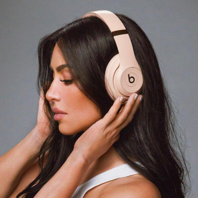 Беспроводные наушники Beats Studio Pro x Kim Kardashian (MW663LL/A) Moon