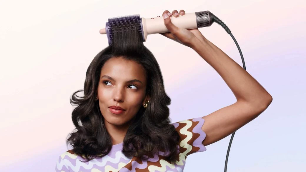 Создание прикорневого объёма щёткой Dyson Airsmooth